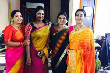 Praveena Kadiyala Gets Adarsha Mahila Puraskaaram